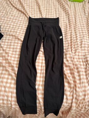Vuori Black Drawstring Jogger Leggings
